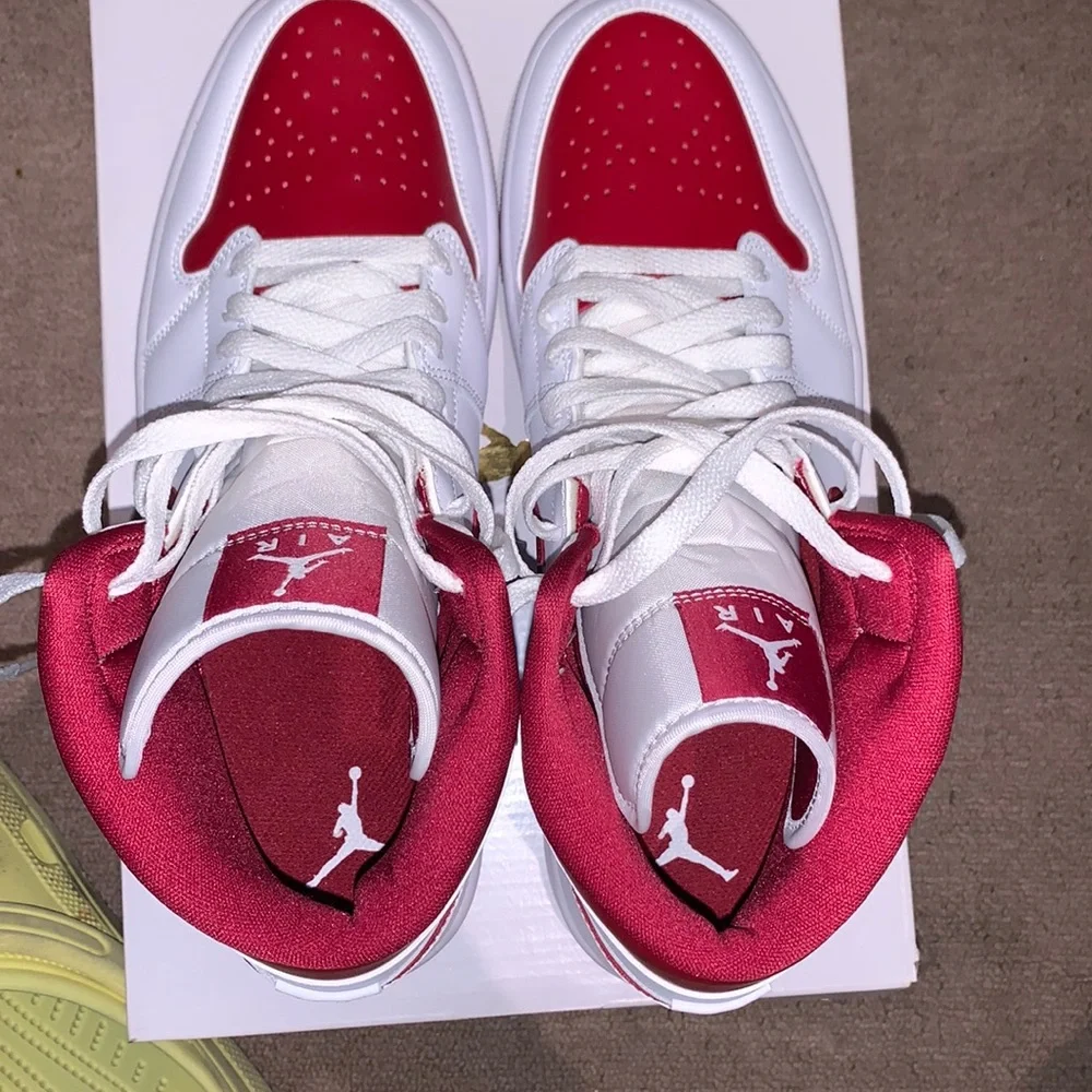 2022 Wmns Air Jordan 1 Mid 'White Pomegranate' - Picture 7 of 13